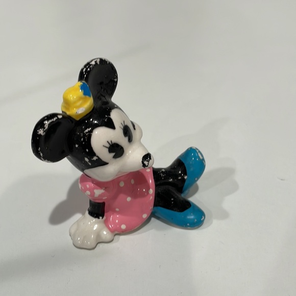 Vintage Mickey and Minnie Porcelain Figurines. - Picture 6 of 11